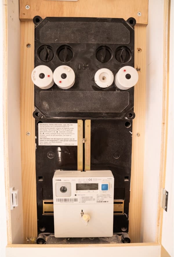 Old fuse box with screw-in fuses