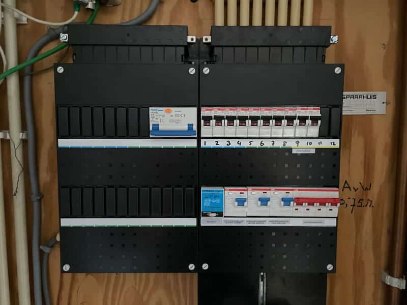 Nieuwe ABB groepenkast met laadpaalgroep in woning in Naarden